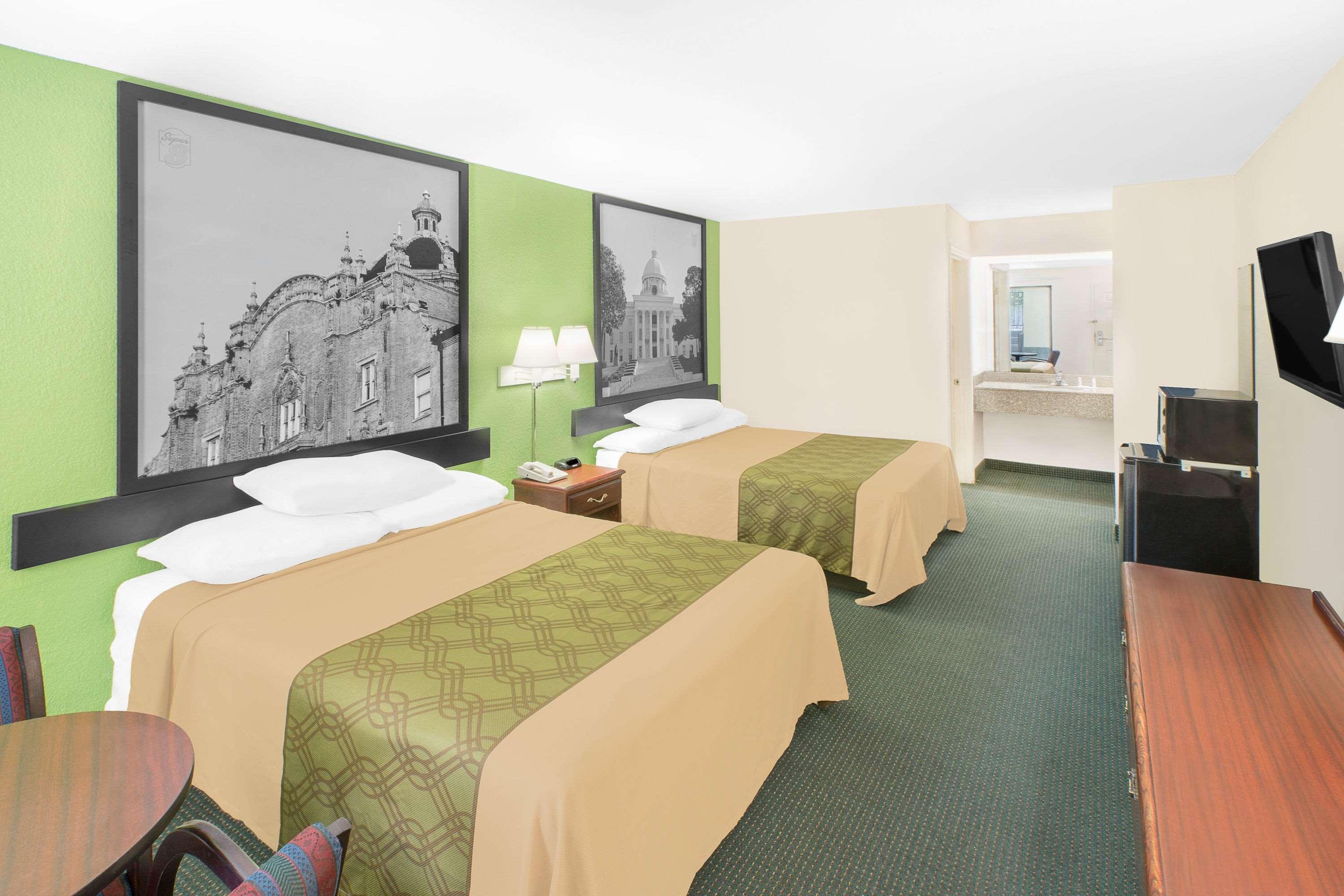Super 8 By Wyndham Mobile Hotel Exterior foto