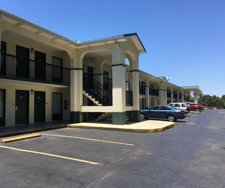 Super 8 By Wyndham Mobile Hotel Exterior foto